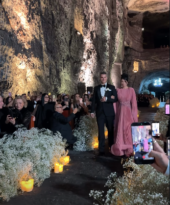 Pipe Bueno entró al altar con su mamá