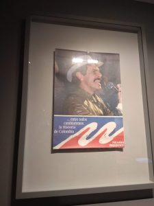 Cartel de Carlos Pizarro como firmante de paz y candidato presidencial por la Alianza Democrática M-19 (AD- M19), desmontada del Museo Nacional